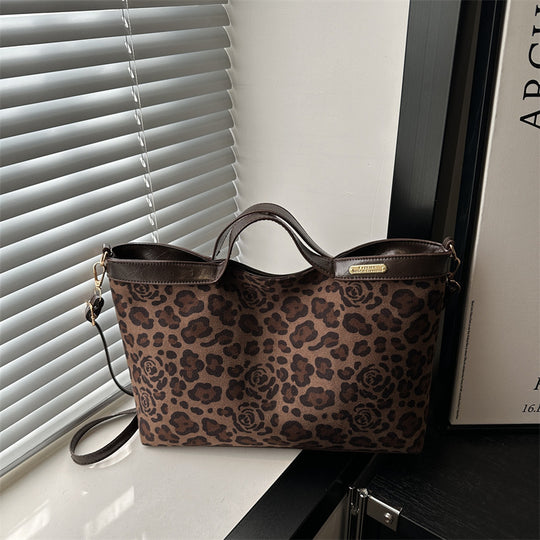 Damen Henkeltasche aus hochwertigem Kunstleder mit klippbarem Schulterriemen Nord Taschen