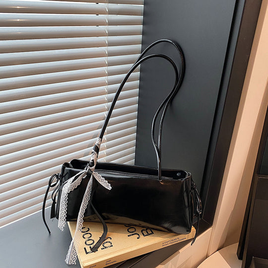 Damen modische Handtasche im eleganten Design mit seidig glänzender Oberfläche Nord Taschen