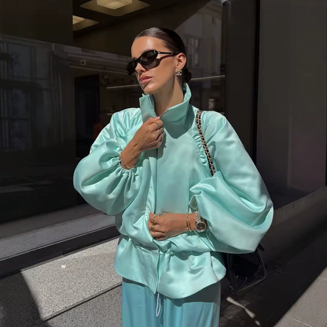 Damen Voluminöse Cropped‑Blousonjacke mit Puffärmeln, Tunnelzugtaillierung und Stehkragen Nord Taschen