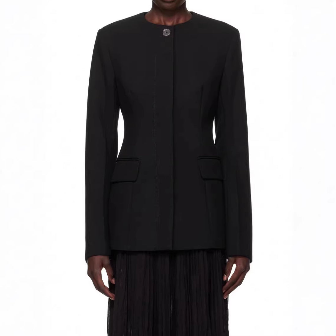 Damen taillierter Einreiher-Blazer mit Rundhalsausschnitt, verdeckter Knopfleiste und Pattentaschen Nord Taschen