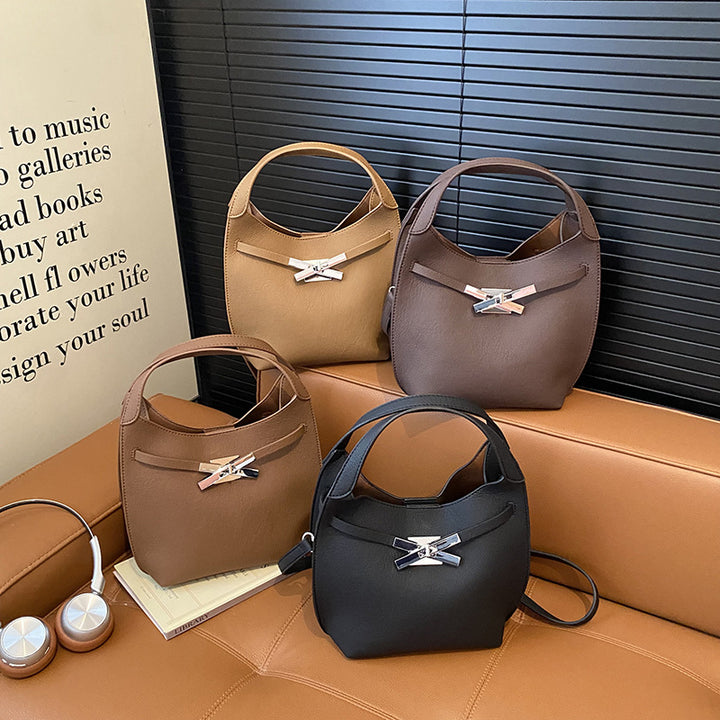 Damen modische Henkeltasche mit plüschigem Anhänger Nord Taschen