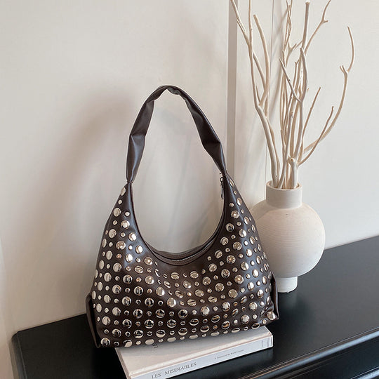 Damen Hobo-Tasche aus hochwertigem Kunstleder mit funkelnden Metallnieten Nord Taschen