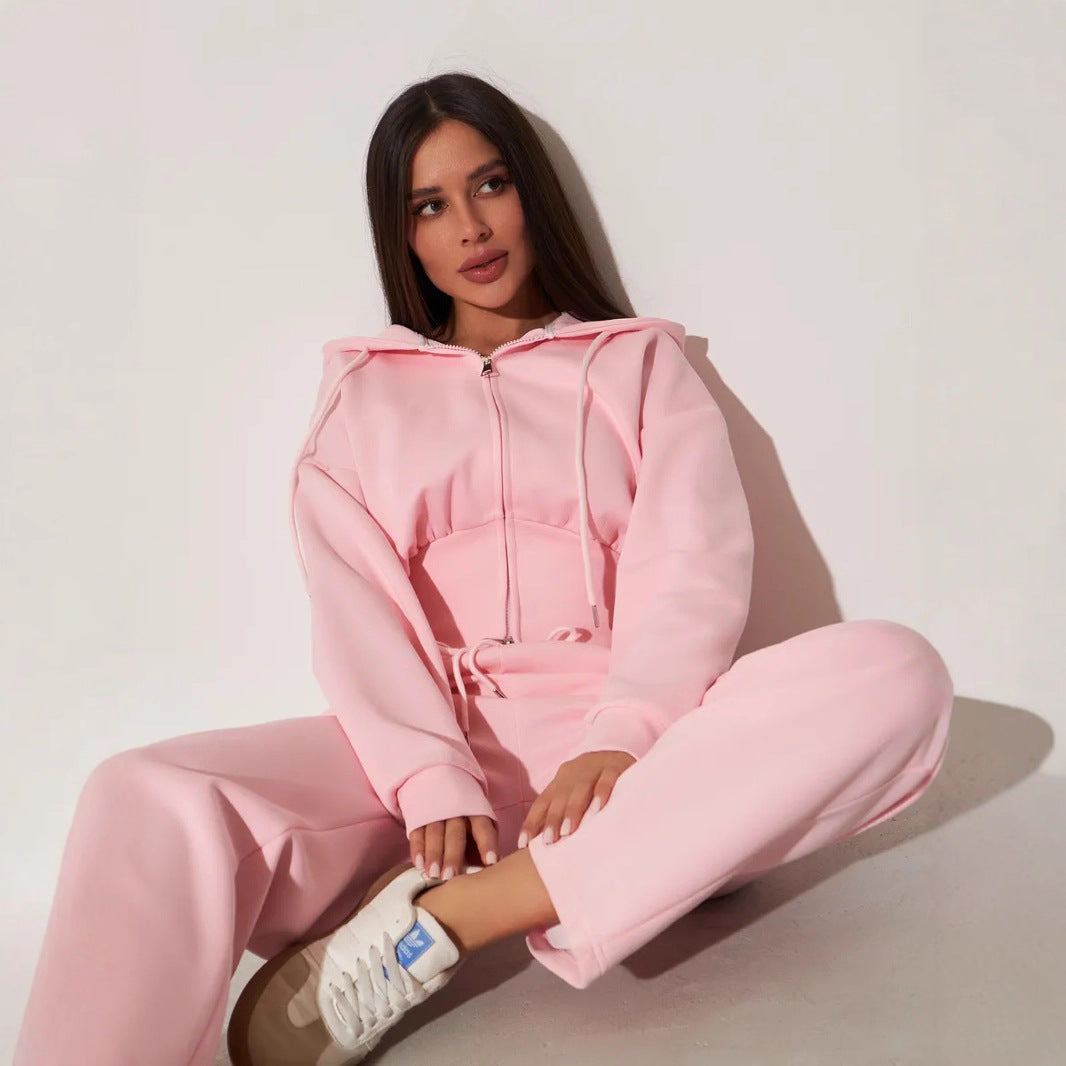Damen kurzes Kapuzen-Zipshirt mit tailliertem Tunnelzug und weit geschnittene High-Waist-Loungehose Nord Taschen