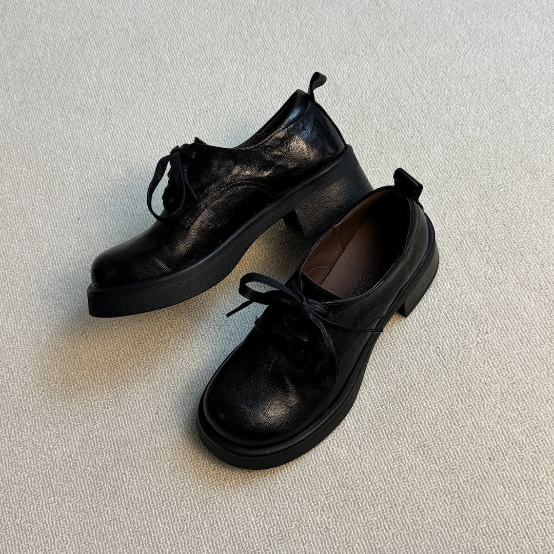 Damen Klassische Schnürschuhe mit robustem Plateau und eleganter Lederoberfläche