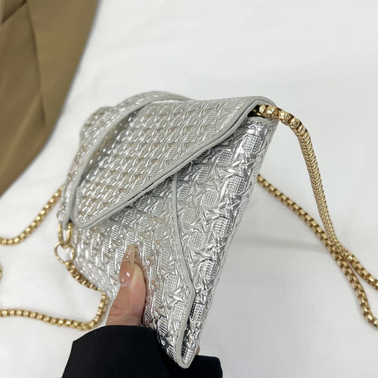 Damen Umhängetasche mit strukturiertem Design und goldenen Akzenten Nord Taschen