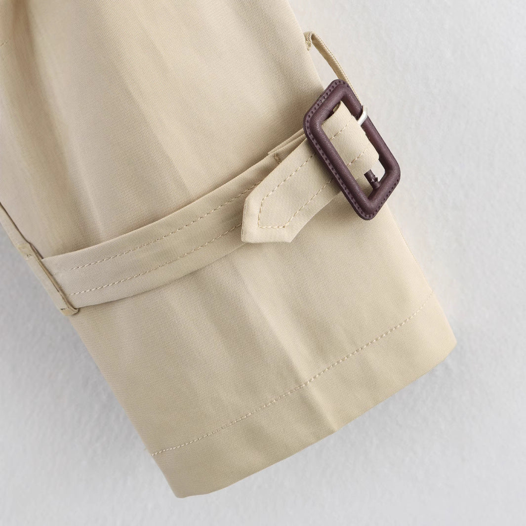Damen Kurz-Trenchjacke mit Doppelreihe, Stehkragen, Schulterklappen und Taillengürtel Nord Taschen