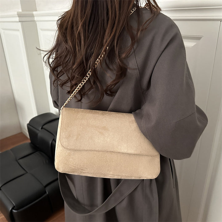 Damen Clutch Tasche mit edlem Kettenakzent Nord Taschen