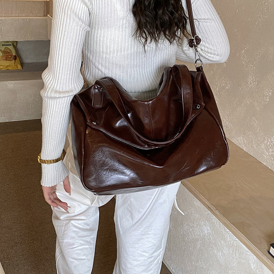 Damen Hobo-Tasche mit modischer Falten-Optik und strukturierten Akzenten Nord Taschen