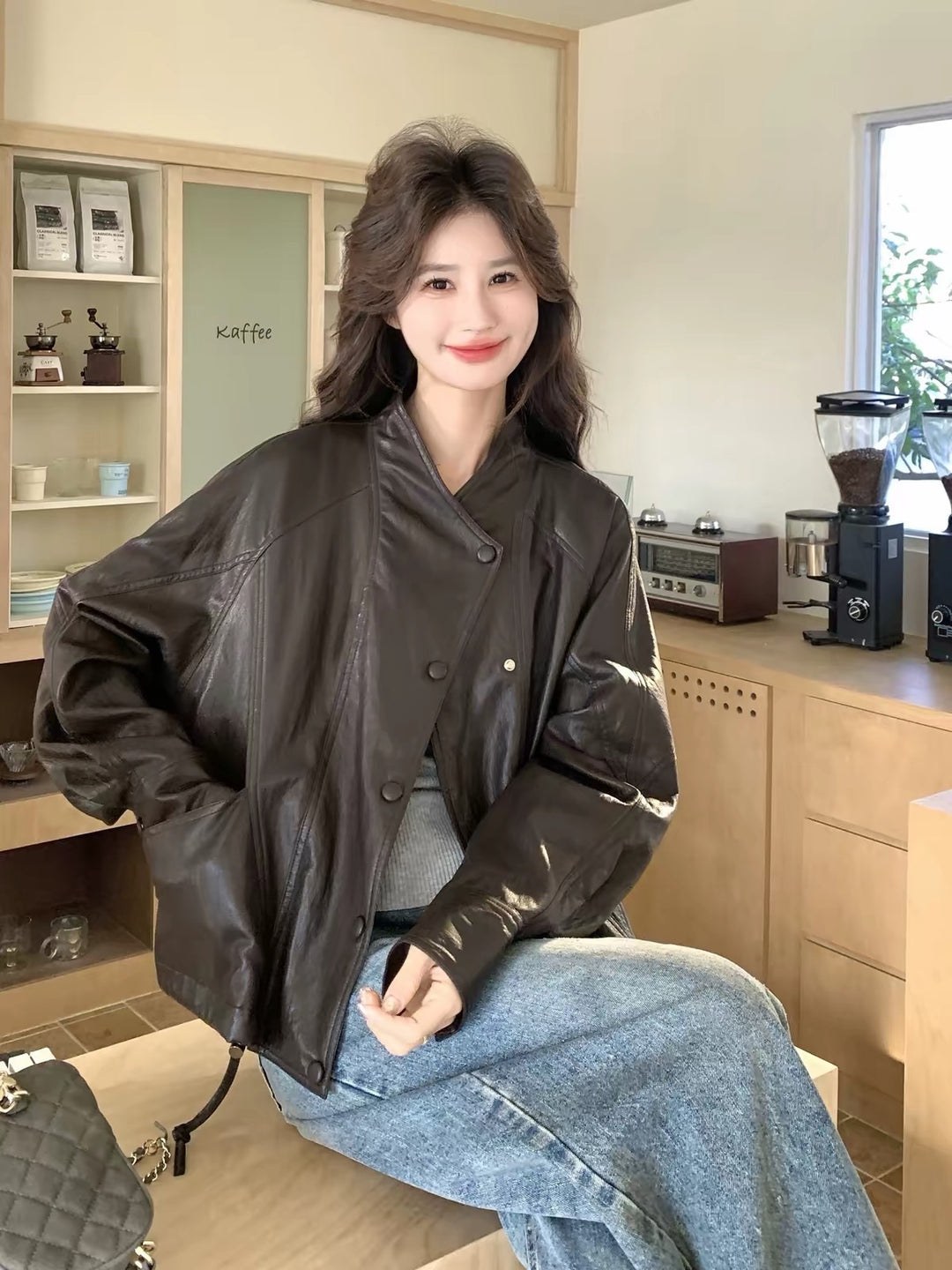 Damen Oversized Bikerjacke aus Kunstleder mit breitem Revers und voluminösen Ärmeln Nord Taschen