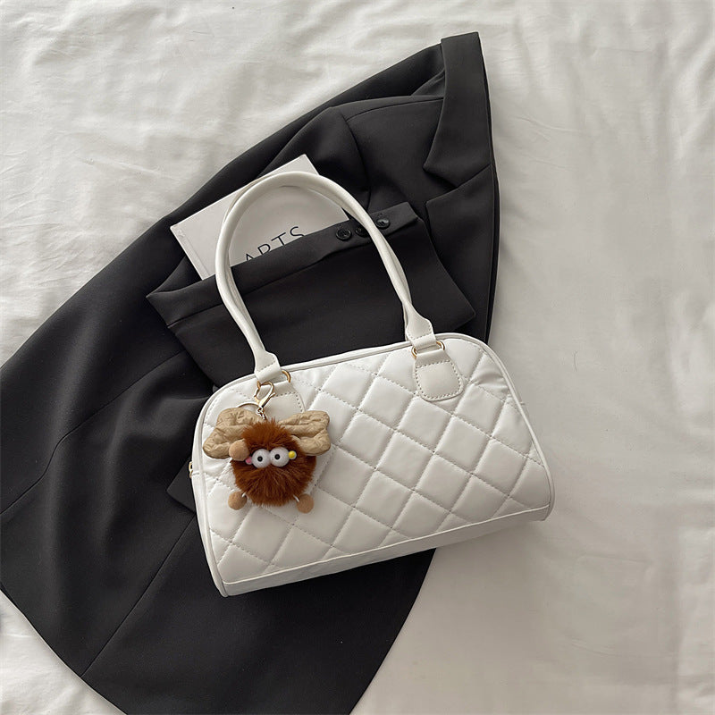 Damen modische Handtasche mit gestepptem Design und charmantem Anhänger Nord Taschen
