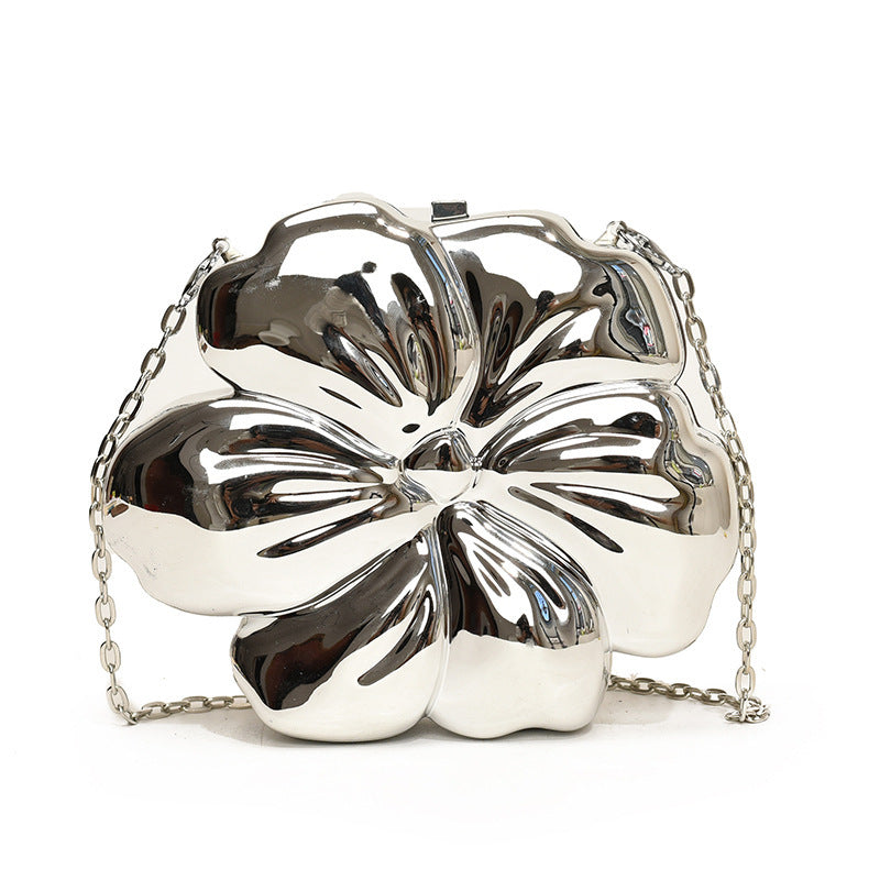 Damen Clutch Tasche im stilvollen Blumen-Design Nord Taschen