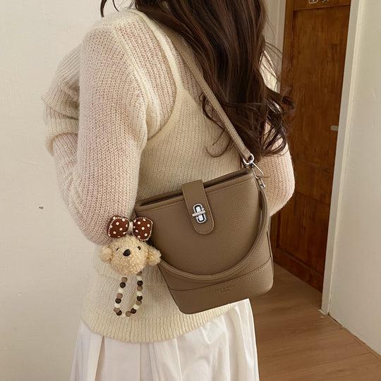 Damen Bucket Bag mit praktischem Tragegriff und abnehmbarem Anhänger Nord Taschen