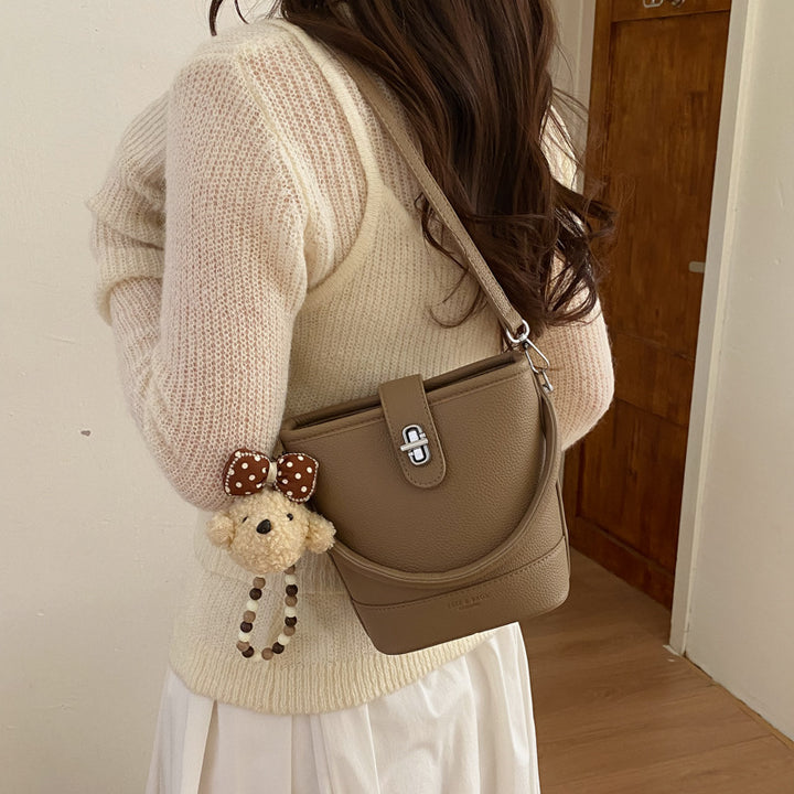 Damen modische Bucket-Handtasche mit abnehmbarem Plüschanhänger Nord Taschen