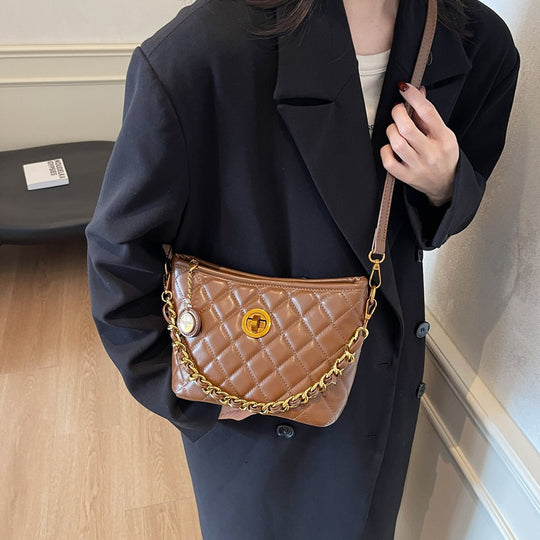 Damen Umhängetasche mit eleganter Steppung und luxuriösem Kettenakzent Nord Taschen