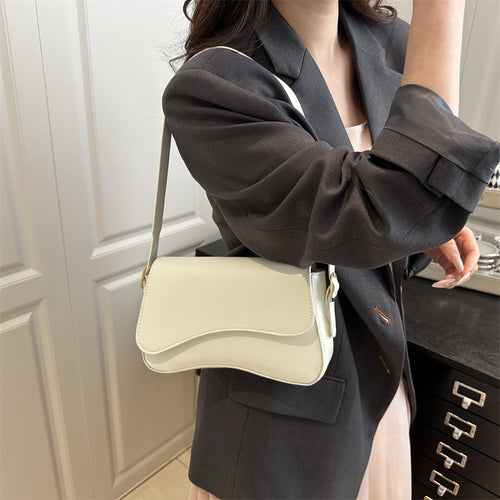 Damen Umhängetasche aus hochwertigem Kunstleder mit elegantem Klappverschluss Nord Taschen