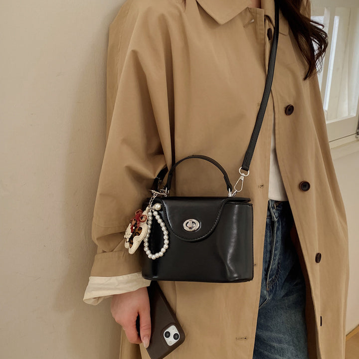 Damen elegante Mini-Handtasche mit modischem Anhänger Nord Taschen