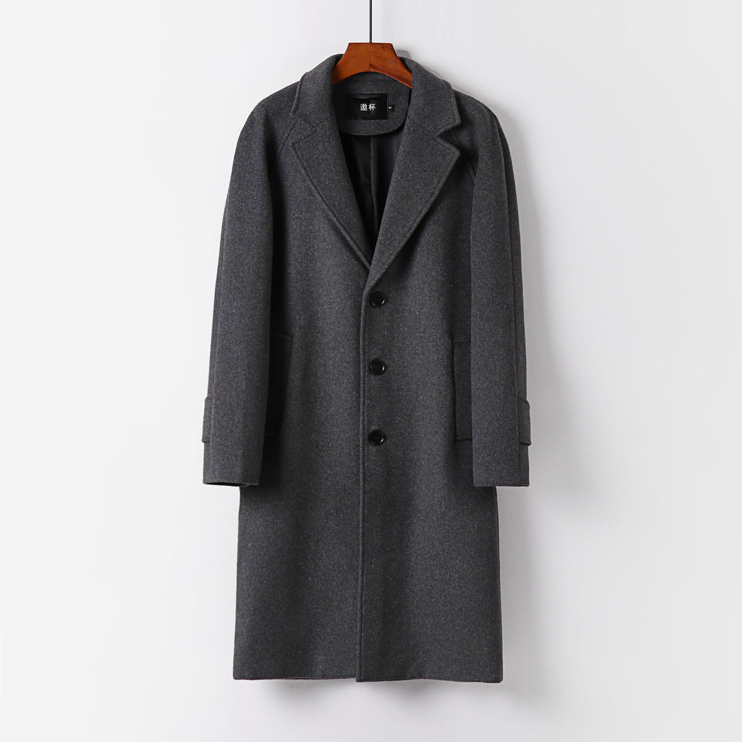 Herren Maxilanger Wollmantel mit cleanem Schnitt, schmalem Revers und innenliegendem Futter Nord Taschen