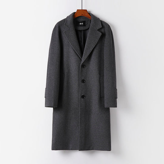 Herren Maxilanger Wollmantel mit cleanem Schnitt, schmalem Revers und innenliegendem Futter Nord Taschen