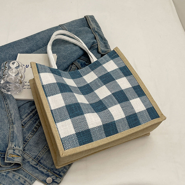 Damen Jute Tragetasche mit stilvollem Karomuster und verspieltem Pompon Nord Taschen
