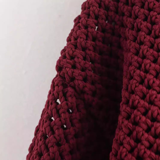 Damen Kurzgeschnittene strukturierte Strickjacke mit goldfarbenen Zierknöpfen und aufgesetzten Taschen Nord Taschen