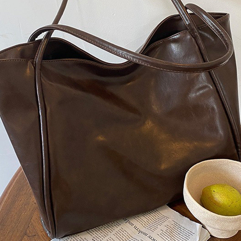 Damen Umhängetasche aus hochwertigem Kunstleder mit elegantem, geschwungenem Design Nord Taschen