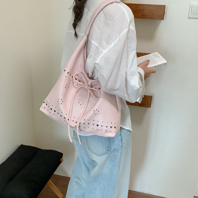 Damen Hobo-Tasche aus weichem Leder mit verzierten Details Nord Taschen