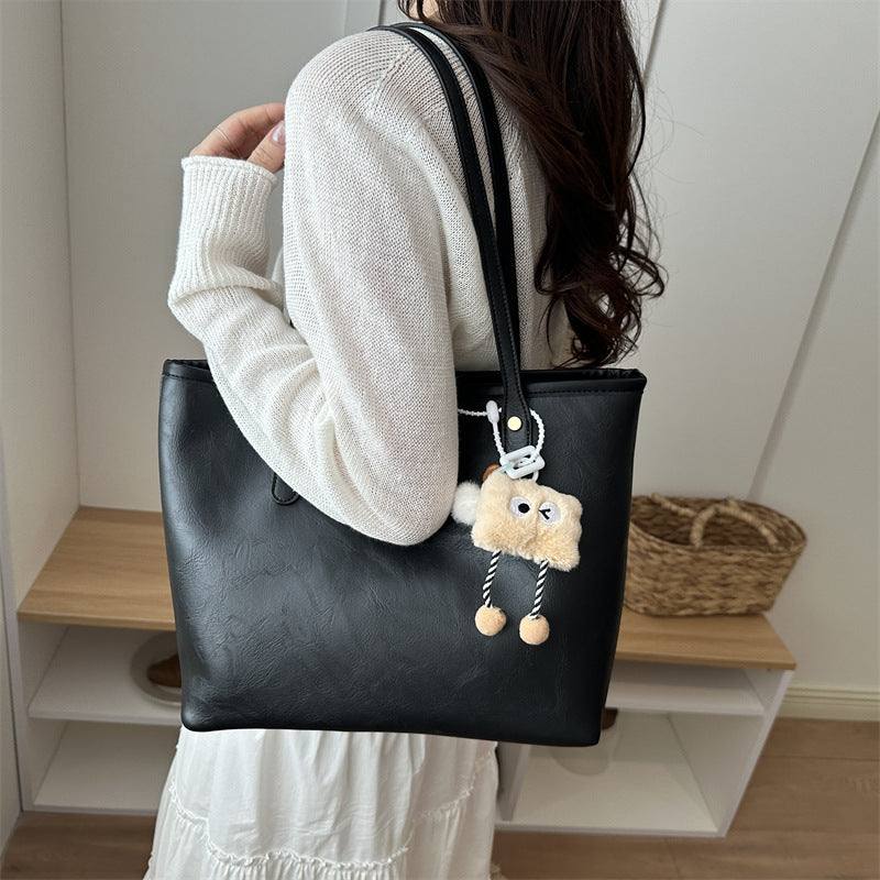 Damen klassische Tote-Bag mit charmantem Plüschtieranhänger Nord Taschen
