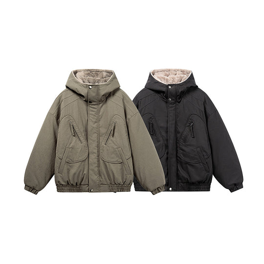 Unisex Kurz geschnittene Isolationsjacke im Boxy‑Cut mit Teddyinnenfutter und diagonal eingesetzten Reißverschlusstaschen Nord Taschen