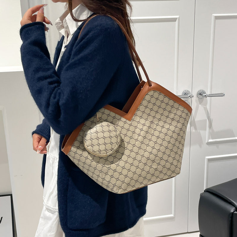 Damen Einkaufstasche mit elegantem V-Design und praktischem Anhänger Nord Taschen