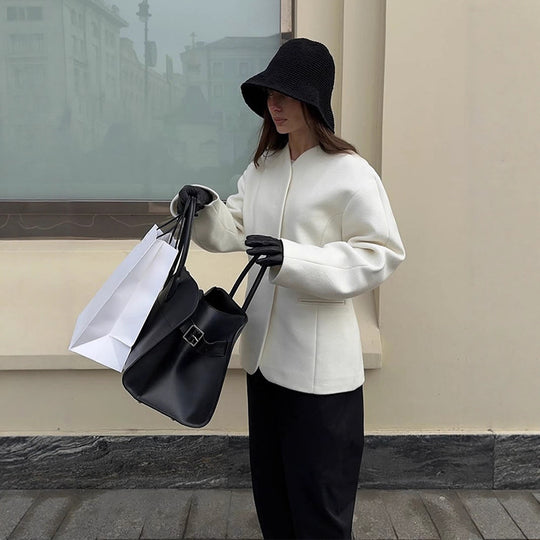 Damen Taillierter kragenloser Wollmix-Kurzmantel mit klarer Silhouette Nord Taschen