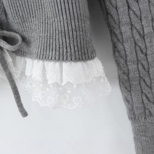Damen Strickjacke mit Zopfmuster, Knopfleiste und Spitzenvolant Nord Taschen