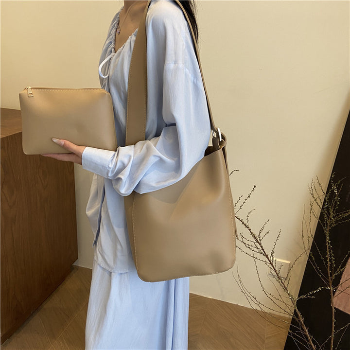 Damen Hobo-Tasche mit minimalistischer Form und luxuriöser Textur Nord Taschen
