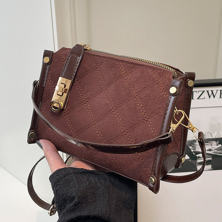 Damen Handtasche mit luxuriösem samtigem Obermaterial und modernen Akzenten Nord Taschen