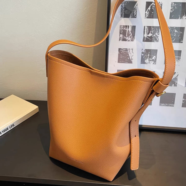 Damen Hobo-Tasche mit abnehmbarem Innenbeutel und modernem Design Nord Taschen
