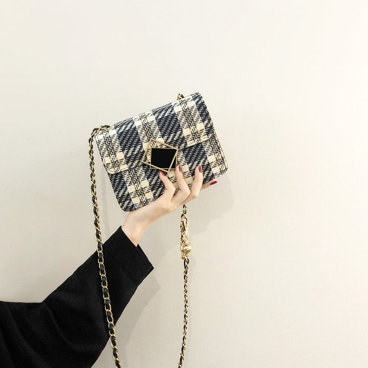 Damen Umhängetasche mit eleganter Karomusterung und luxuriösem Kettenriemen Nord Taschen