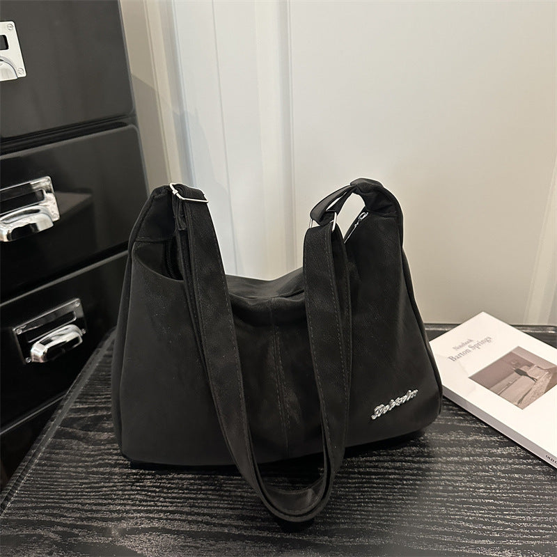 Damen Umhängetasche mit eleganter Struktur und Filterverschluss Nord Taschen