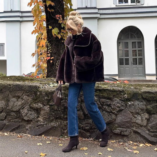 Damen Boxy-Fauxfur-Jacke mit voluminösem Schalkragen und kastiger Silhouette Nord Taschen