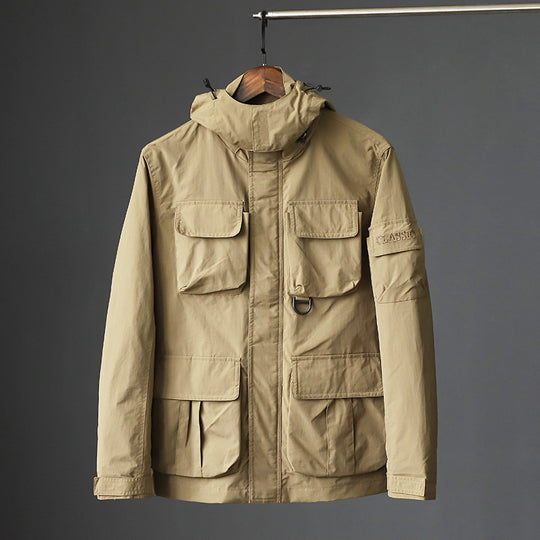 Herren urbane Feldjacke mit Mehrfach‑Taschen, windabweisender Oberfläche und verdeckter Kapuze Nord Taschen
