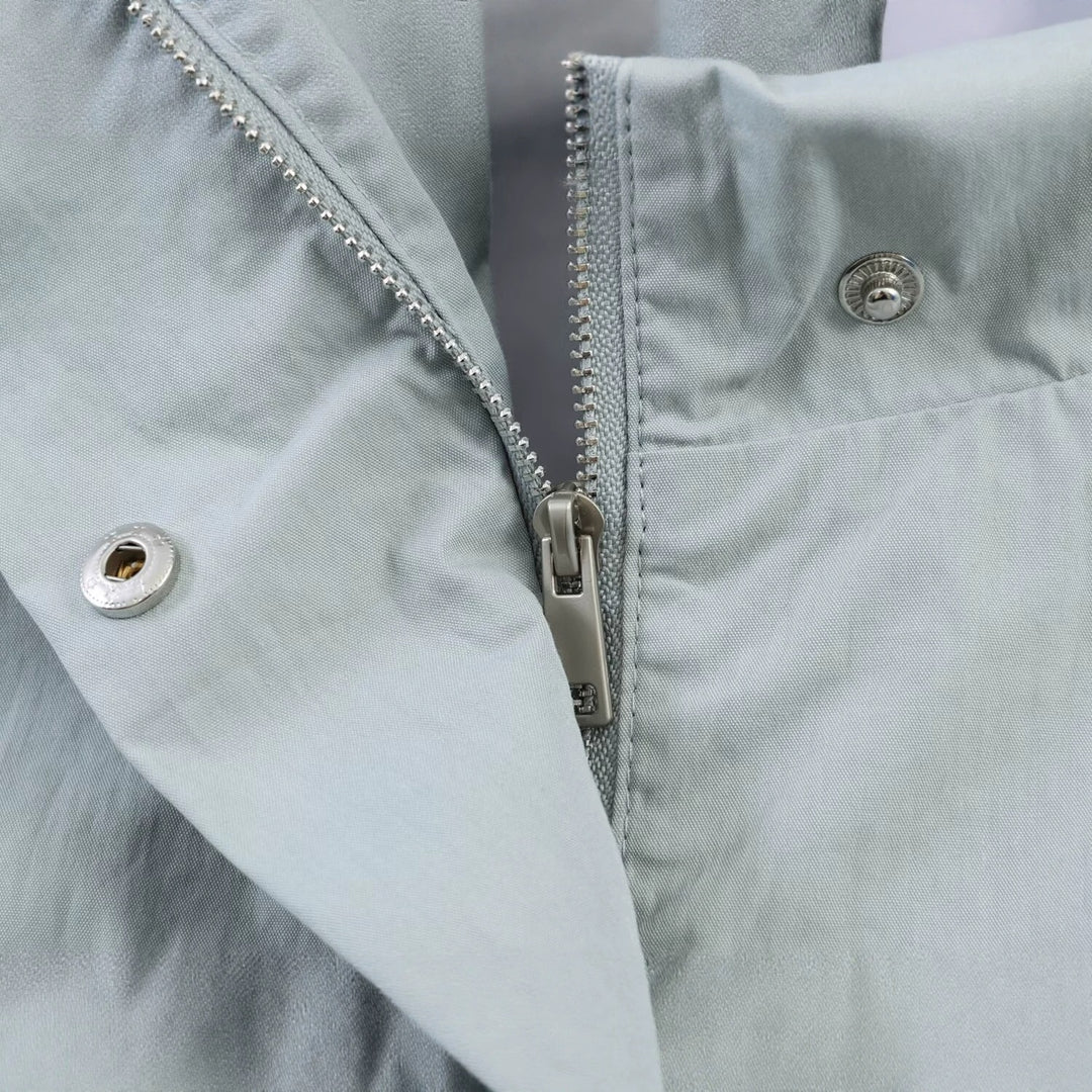 Damen Gekürzte Utility-Jacke mit hohem Stehkragen, weiten Raglanärmeln und verdeckter Frontblende Nord Taschen