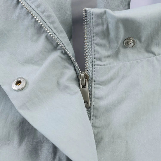 Damen Gekürzte Utility-Jacke mit hohem Stehkragen, weiten Raglanärmeln und verdeckter Frontblende Nord Taschen