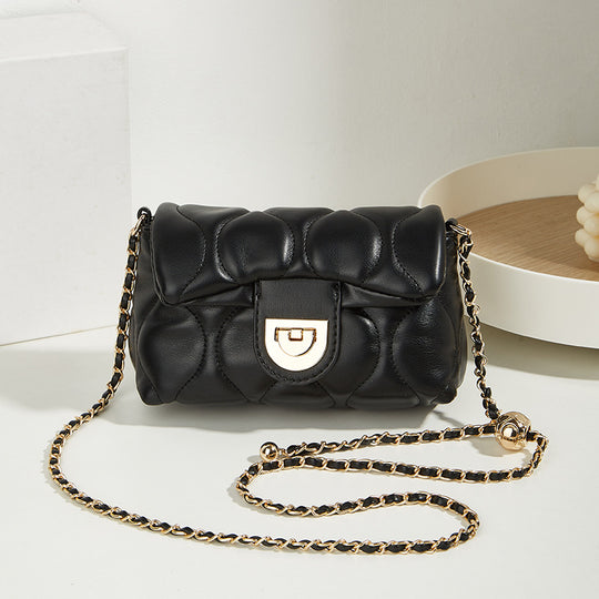 Damen Clutch-Tasche mit gepolstertem Design und goldenen Akzenten Nord Taschen