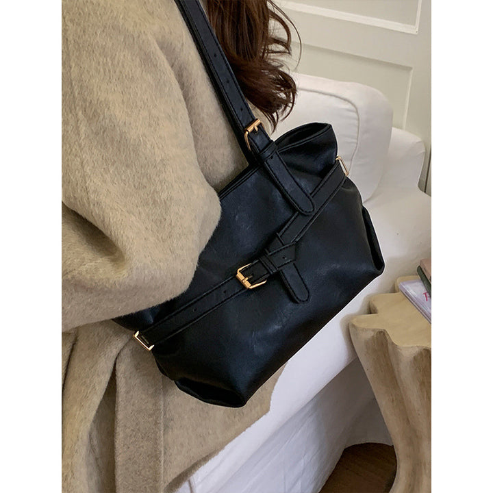 Damen Handtasche mit hochwertigem Kunstleder und elegantem Gurtverschluss Nord Taschen