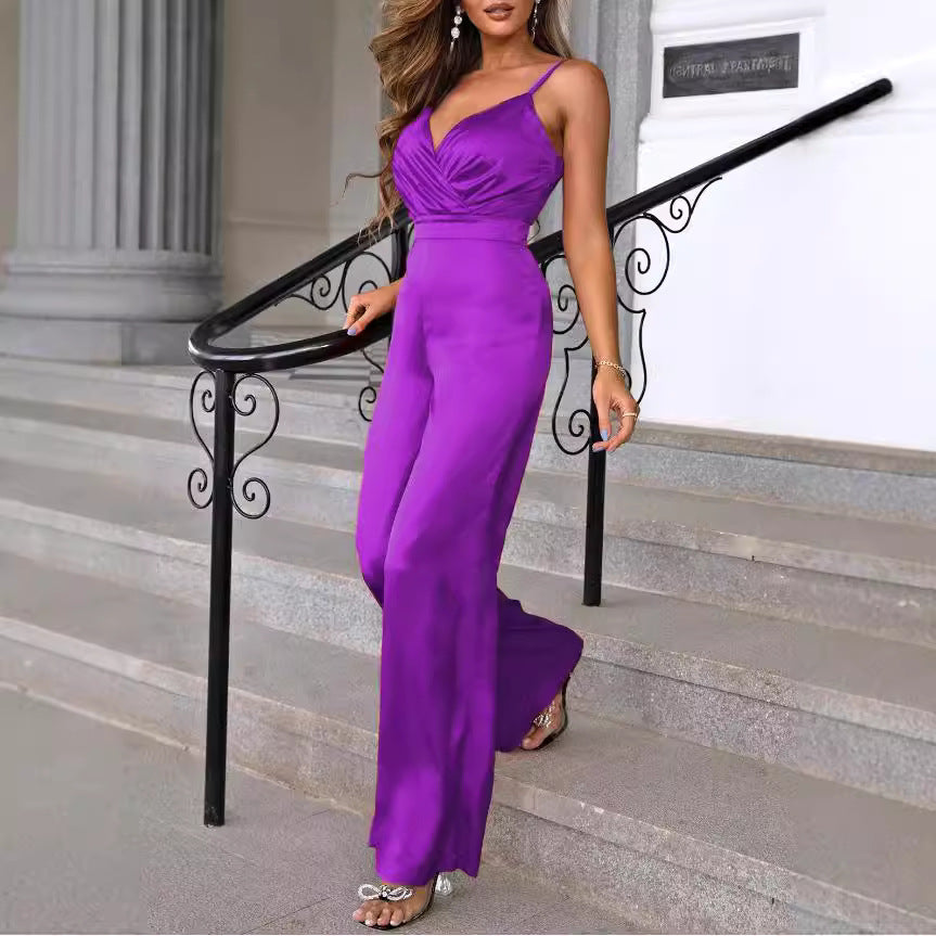 Damen eleganter Jumpsuit mit schmalen Trägern und einem fließenden Schnitt