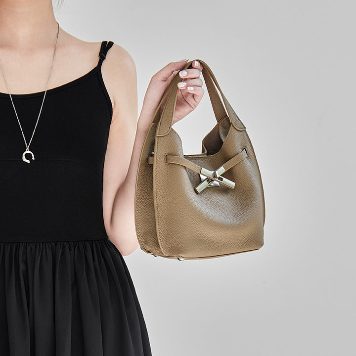 Damen Hobo-Tasche mit elegantem Kettenverschluss und hochwertiger Lederoberfläche Nord Taschen