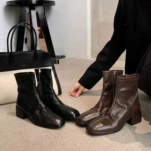Damen Glattleder-Stiefelette mit schlanker Socken-Passform, innenliegendem Reißverschluss und sculpted Blockabsatz Nord Taschen