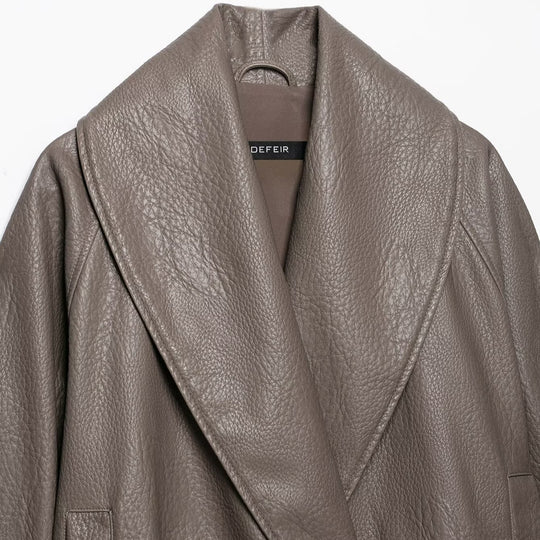 Damen Kurze Taillierte Lederoptik-Jacke mit übergroßem Schalkragen und gerafftem Bund Nord Taschen