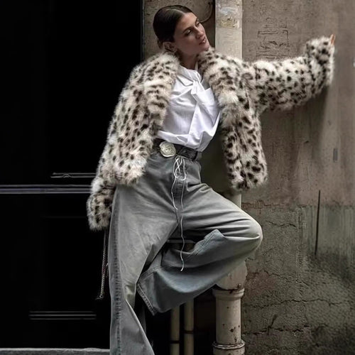 Damen Kurzjacke aus Kunstpelz im Dalmatiner‑Look mit kastiger Silhouette und weitem Schalkragen Nord Taschen