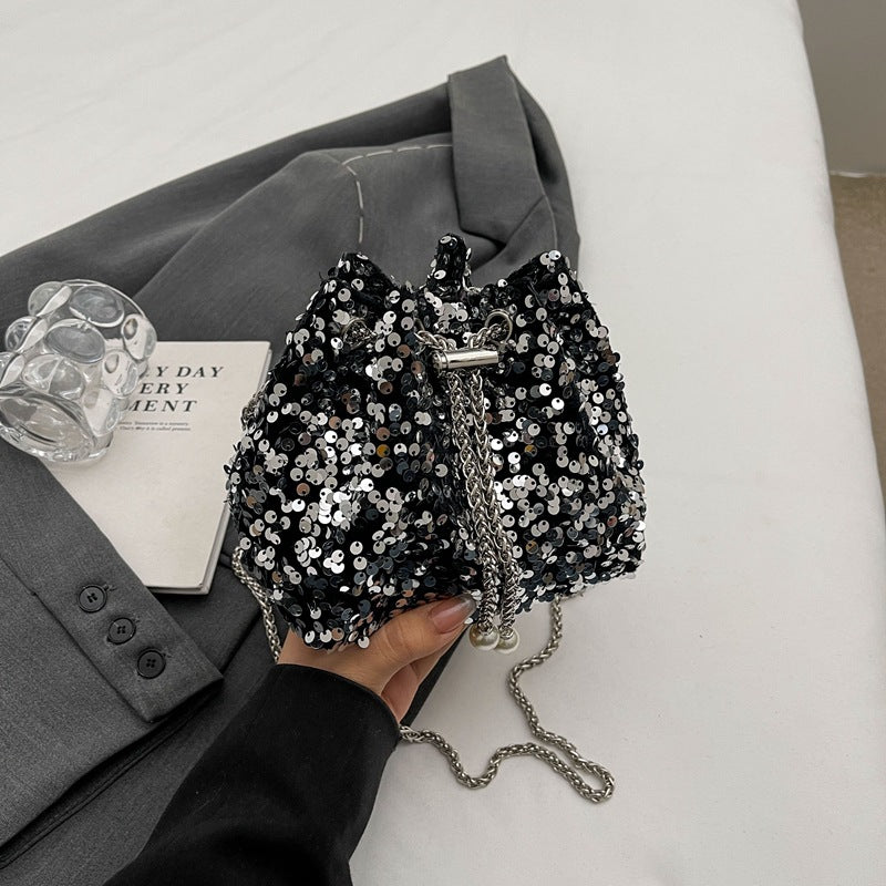 Damen Glitzernde Beuteltasche mit elegantem Kettenriemen Nord Taschen