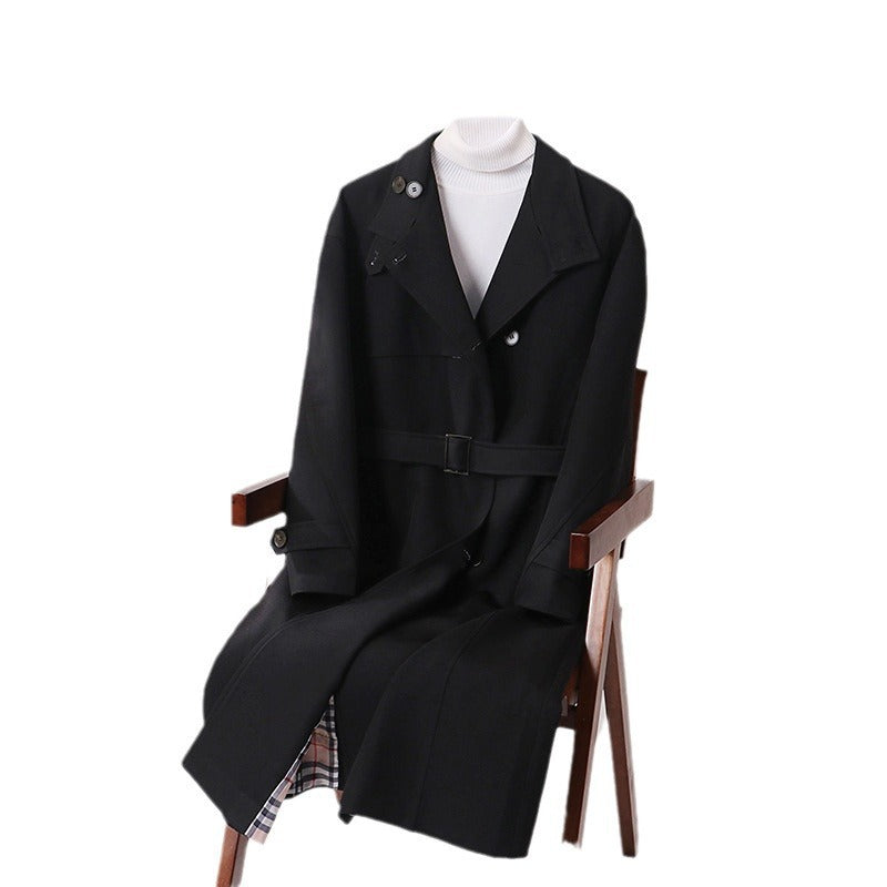Herren Langgeschnittener Minimalistischer Trenchcoat mit Schalkragen und verstellbaren Ärmelriemen Nord Taschen