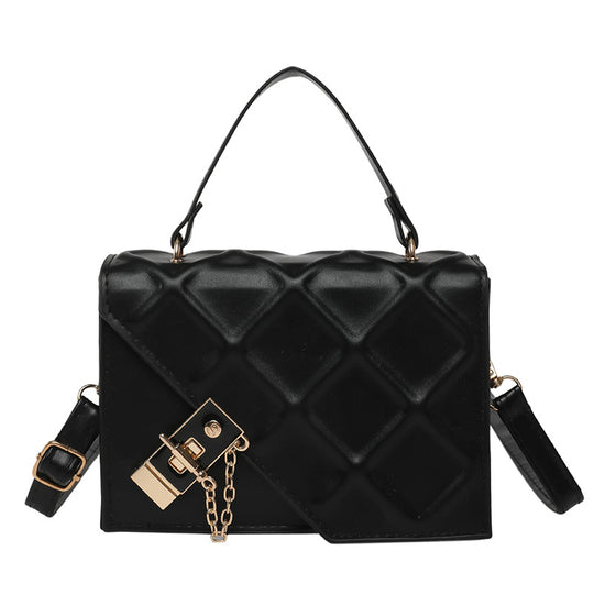 Damen Handtasche im modernen Steppmuster mit eleganter Kettenverzierung Nord Taschen